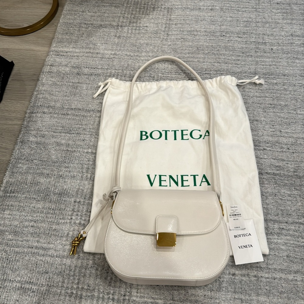 White Bottega veneta crossbody / shoulder leather bag with gold hardware nwt